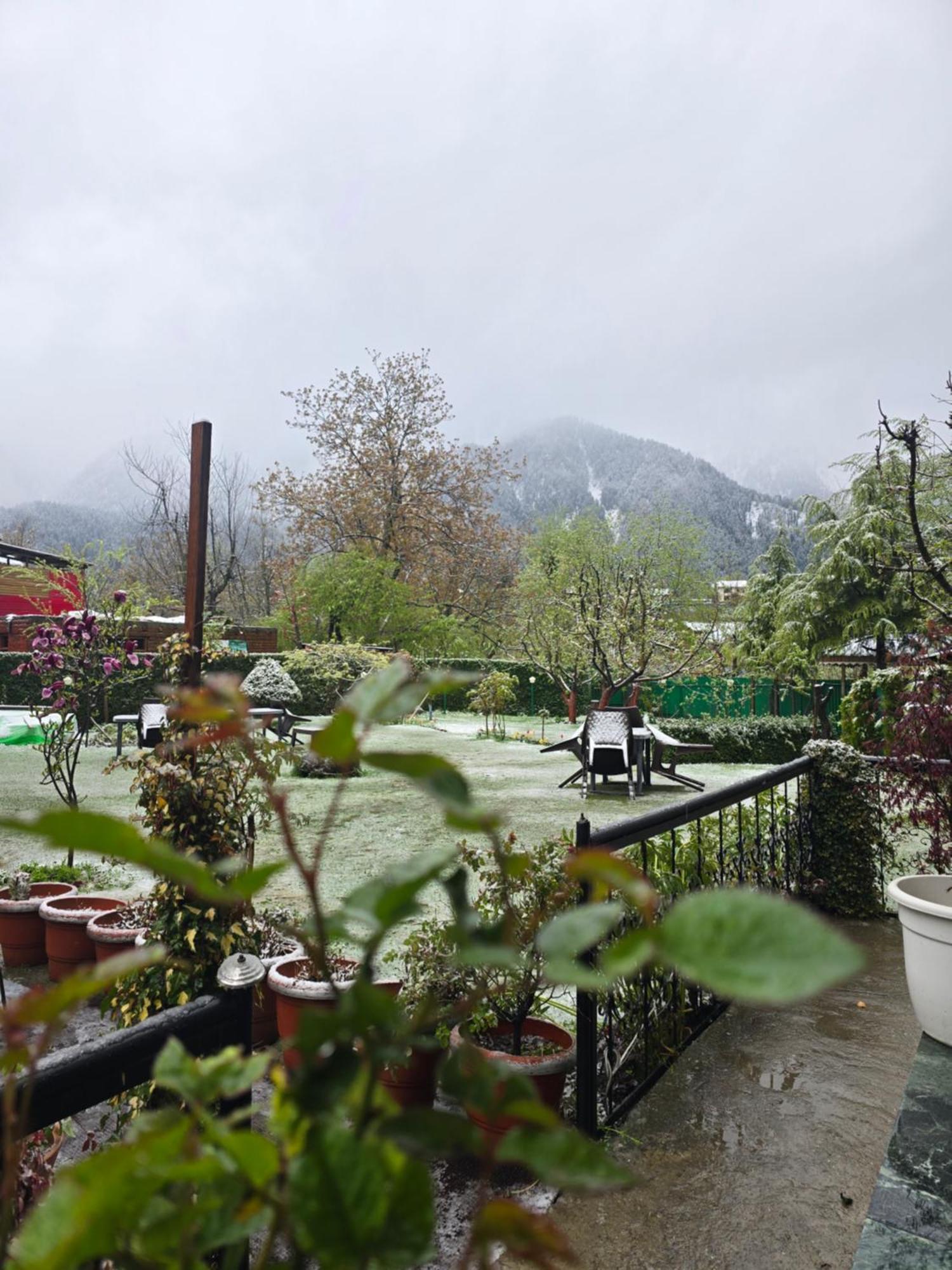 Premier Pahalgam Hotel Екстериор снимка